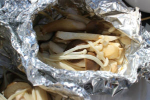 エノキと椎茸のバター包み焼き